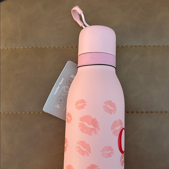 NWT Owala 24oz Special Edition Stainless Steel
FreeSip TWIST - Kisses - Picture 11 of 11